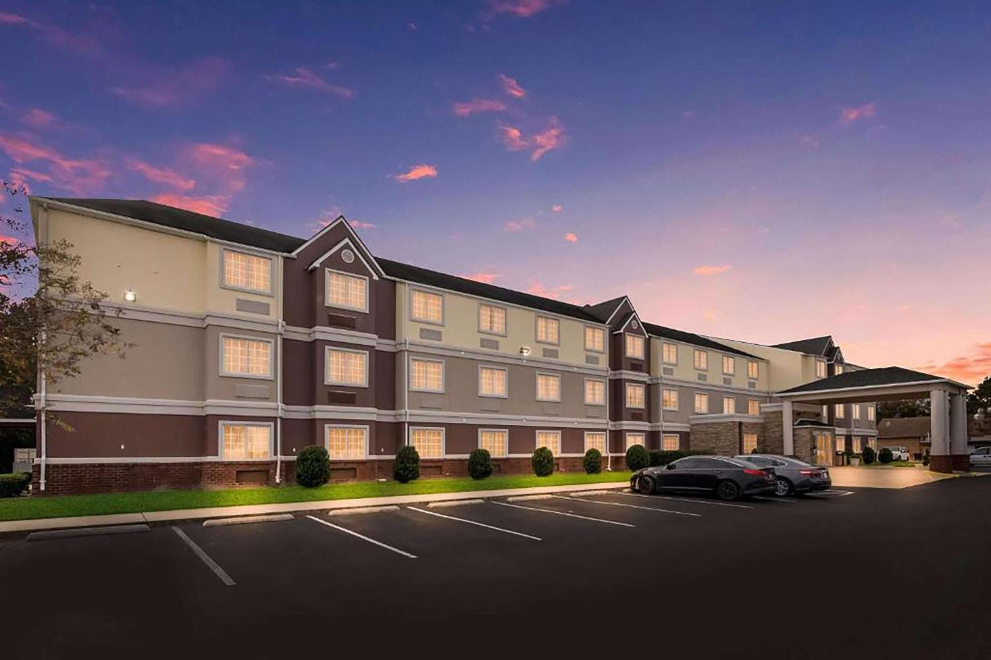 Baymont By Wyndham Elizabeth City Exterior photo
